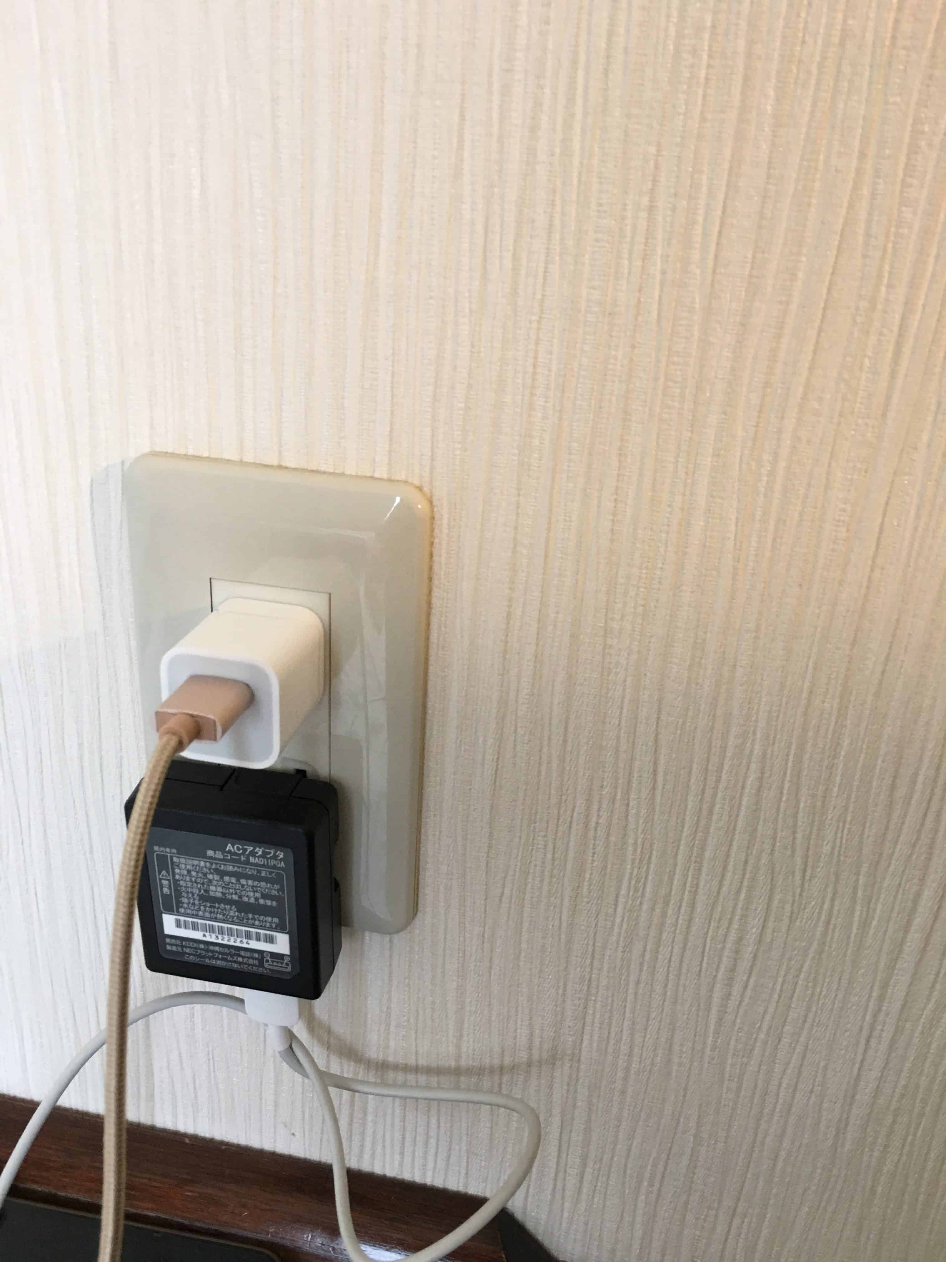 北九州市の電気工事なら。便利すぎるにもほどがあるホテル客室のコンセント　電気屋さんの気づきをみなさんにシェアします。