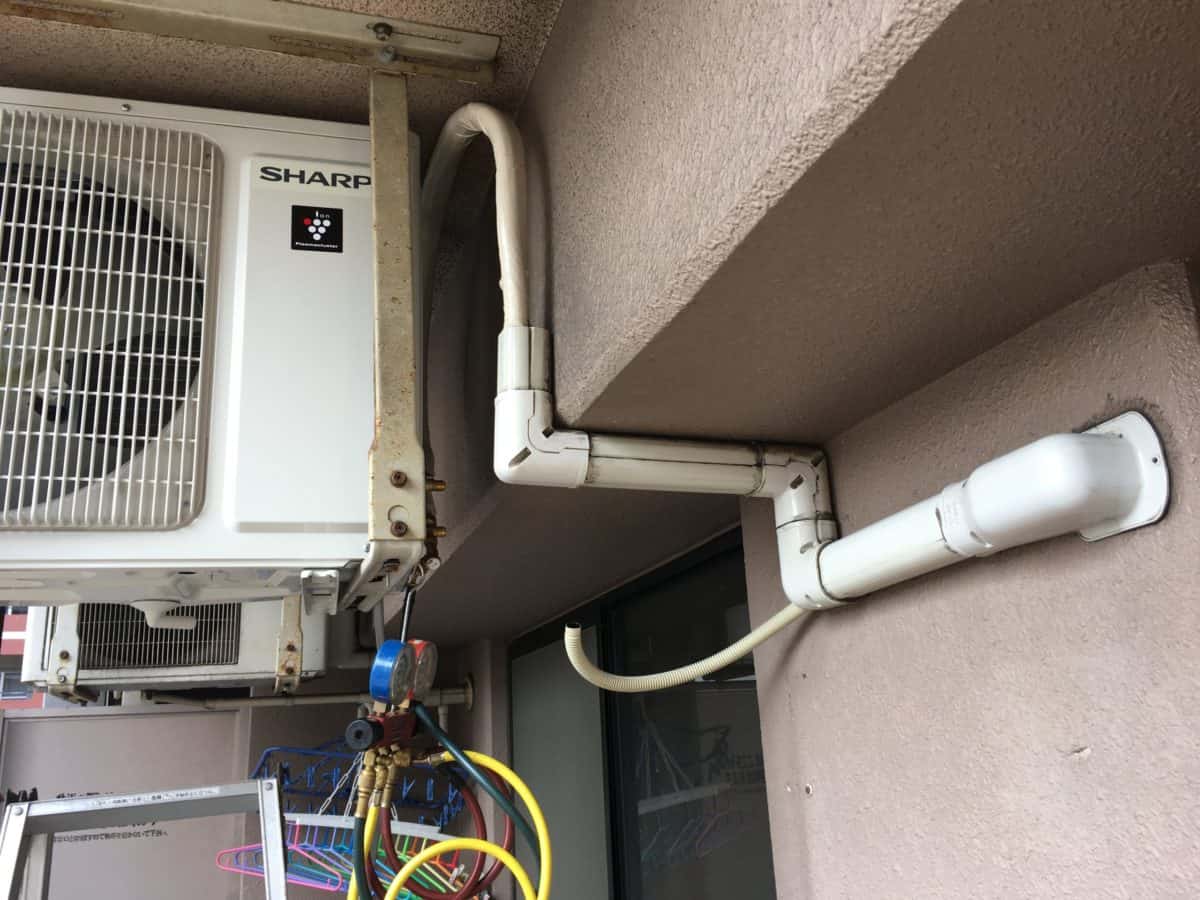 北九州のエアコン室外機天吊＋配管ダクトのエアコン難しい系工事はこちらへ。